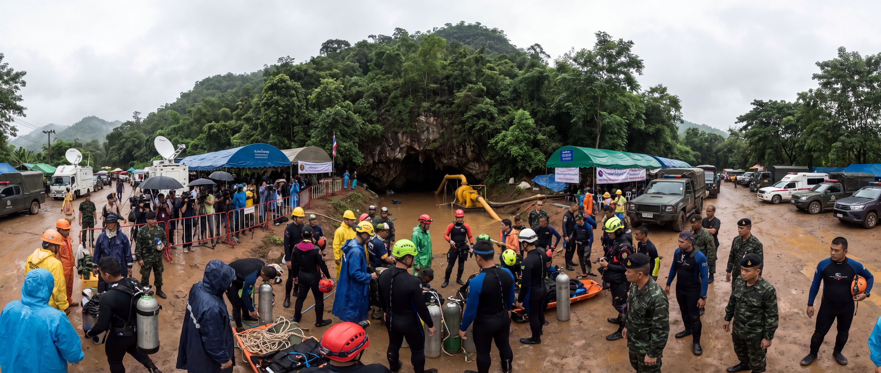 360° scene from Tham Luang Cave Rescue Commences